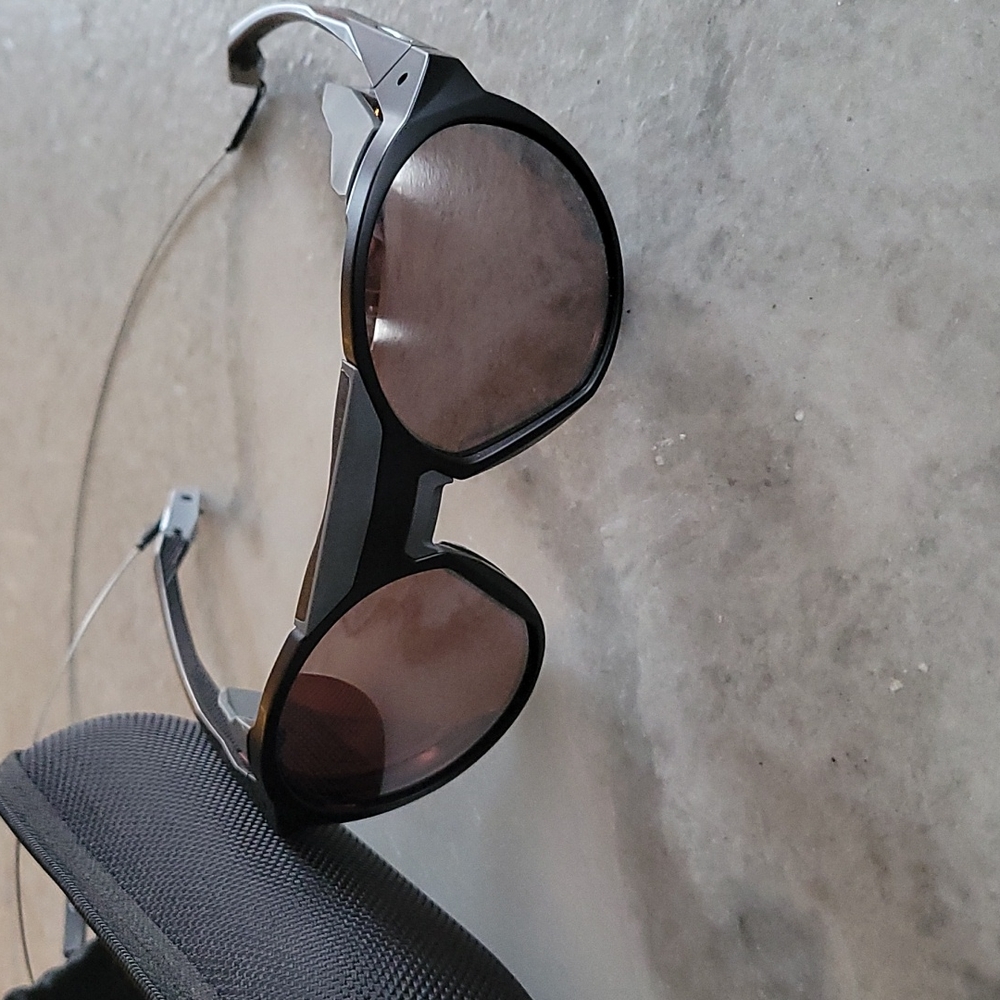 Oakley men's Clifden sunglasses, worn only a few times!